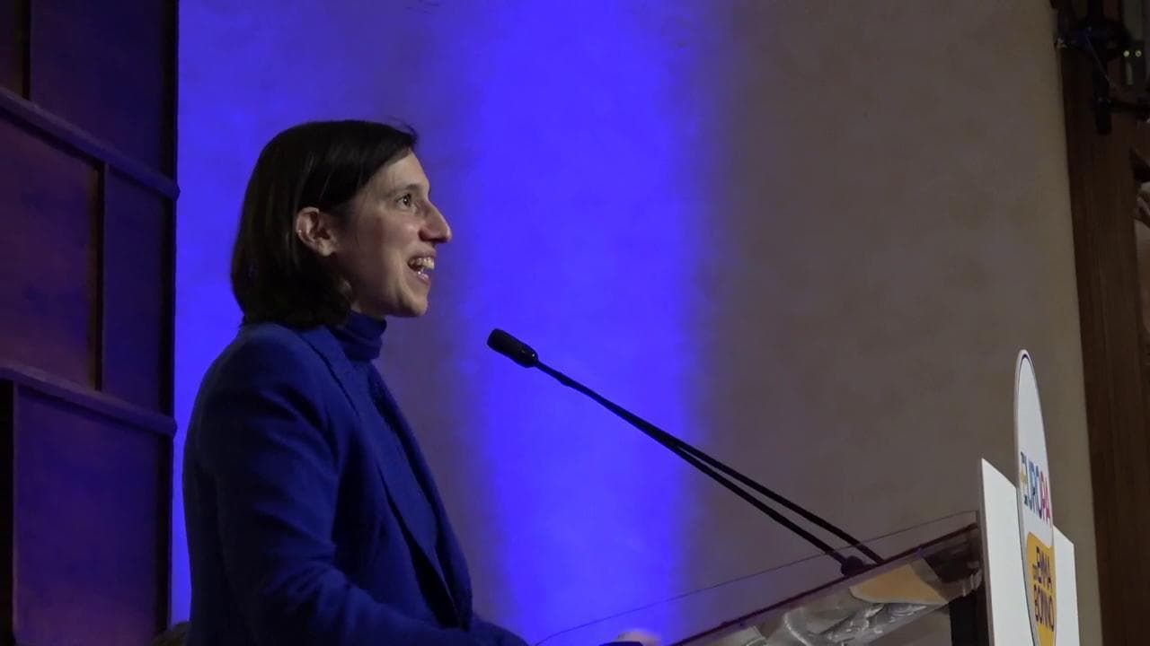 Ovazione per Elly Schlein al congresso di +Europa: "Costruiamo un’alternativa"