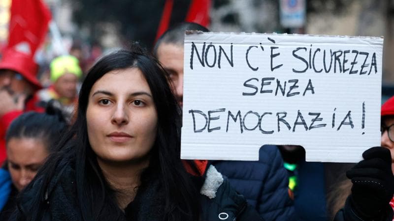 Roma, una manifestazione contro il ddl sicurezza del governo Meloni