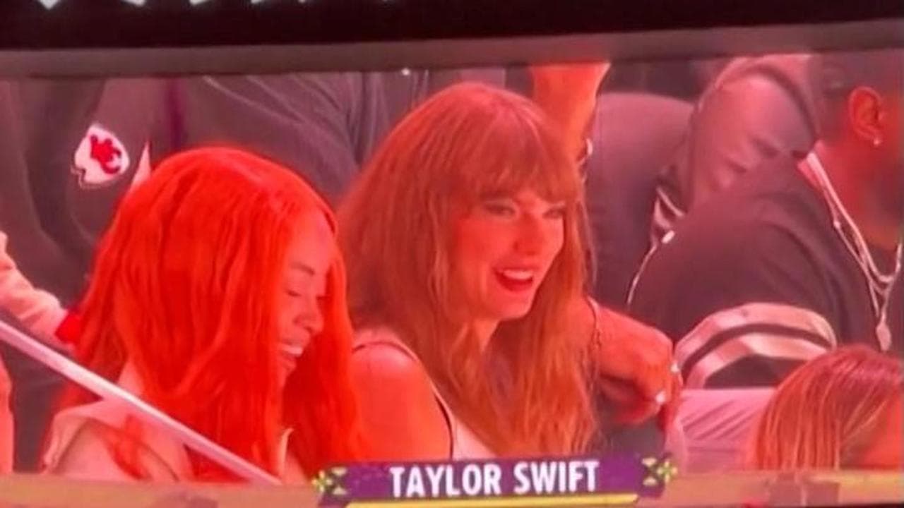Taylor Swift fischiata al Super Bowl, Trump si intesta i 'buuu': "Maga non perdona"