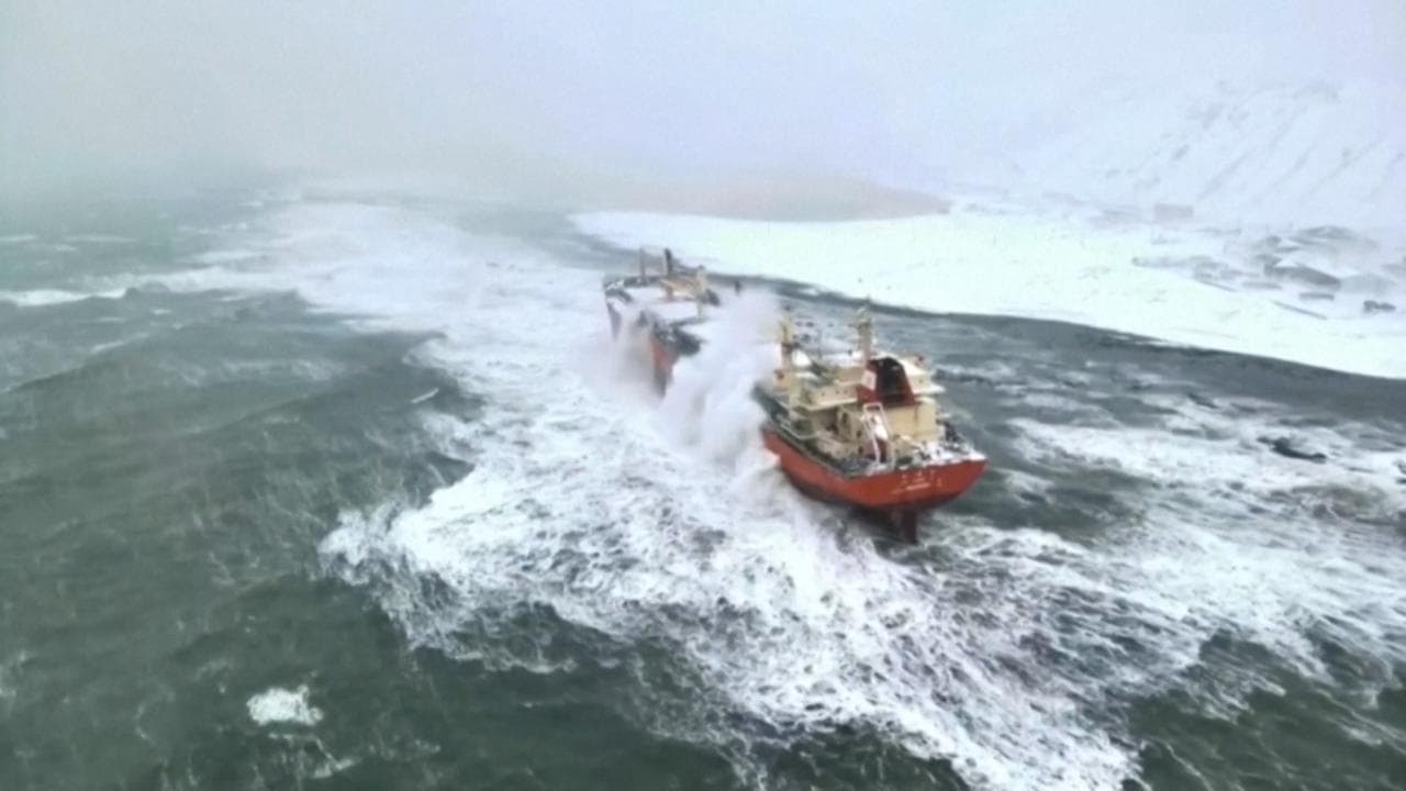 Russia, stretto di Nevelsky: mercantile cinese incagliato, allerta per lo sversamento di petrolio