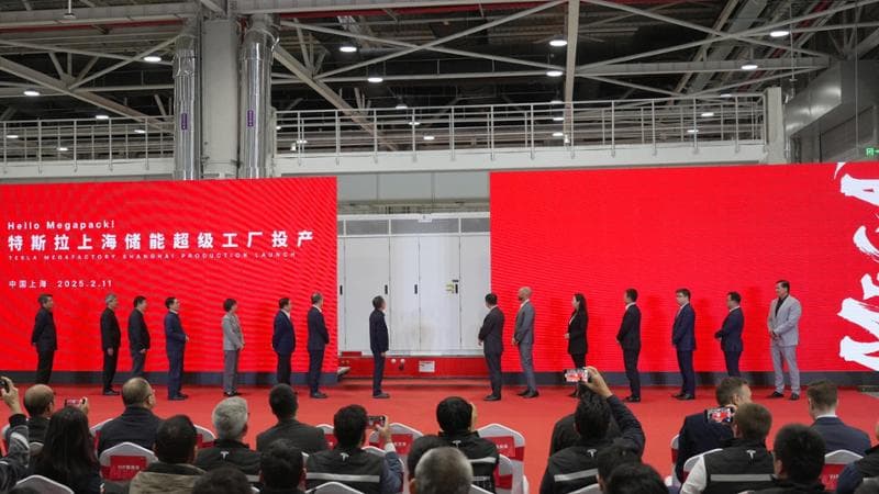 Musk investe in Cina, nonostante il braccio di ferro sui dazi: nuovo stabilimento per le batterie