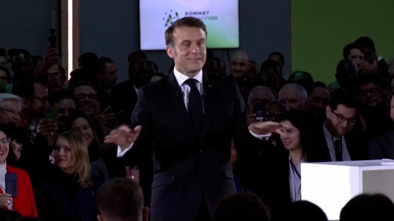 Macron fa il verso a Trump: "Qui nessun Drill, baby, drill. Solo Plug, baby, plug"