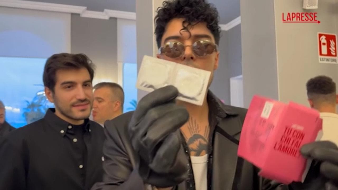 Sanremo 2025, The Kolors regalano preservativi: "Usateli durante la nostra canzone"