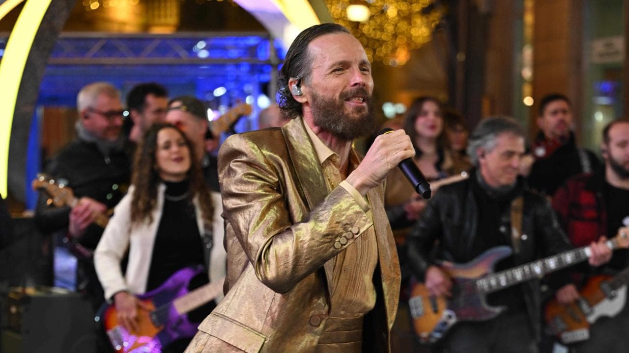 Jovanotti fa ballare l'Ariston, lo spettacolo a Sanremo visto dall'alto