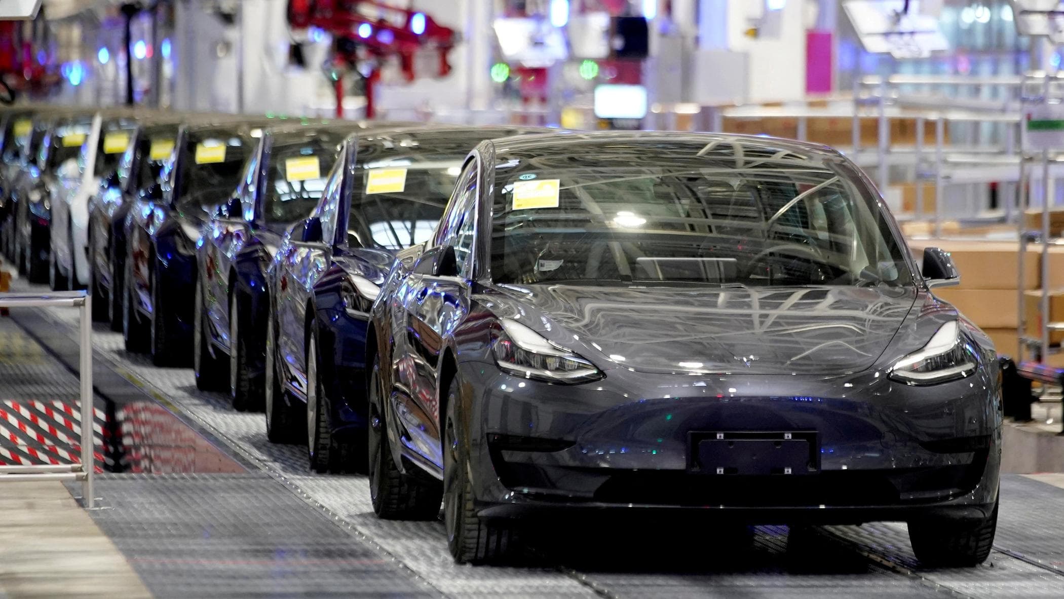 Tesla, Güçlü bir aşağı doğru satış. Ama gerçek anlaşma yeşil krediler olmaya devam ediyor