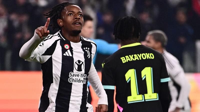 Mbangula esulta dopo il gol al Psv