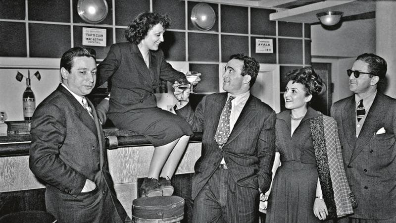 Édith Piaf e  Marcel Cerdan (al centro) al "Club des Cinq" di Parigi nel 1948