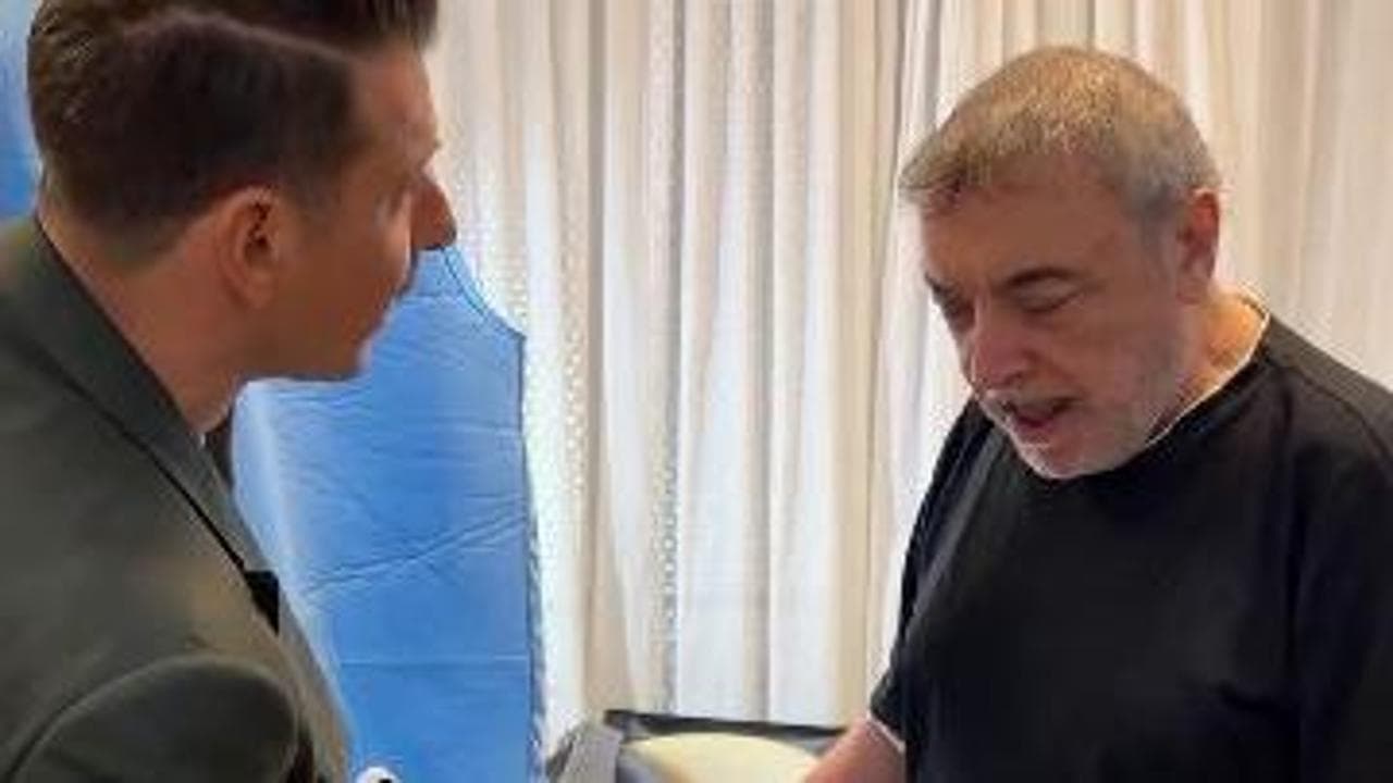 Nino Frassica nomina Gabbani suo stylist a Sanremo: lui si presenta con un vestito da totano