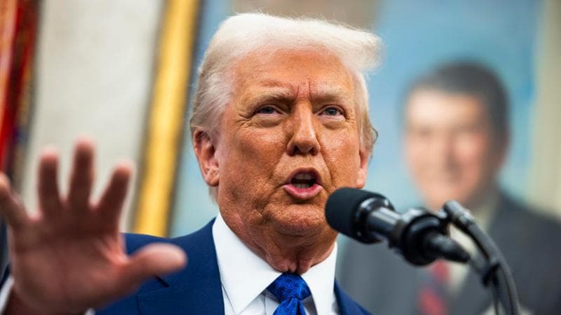 La svolta di Trump, parla con Putin e lo riabilita: “Finiamo la guerra”