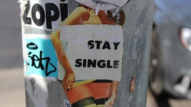San Valentino amaro: essere single oggi costa 564 euro in più al mese rispetto a vivere in coppia