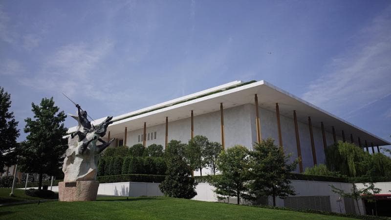 L’assalto di Trump alla Cultura: si prende pure il Kennedy Center. E le star se ne vanno
