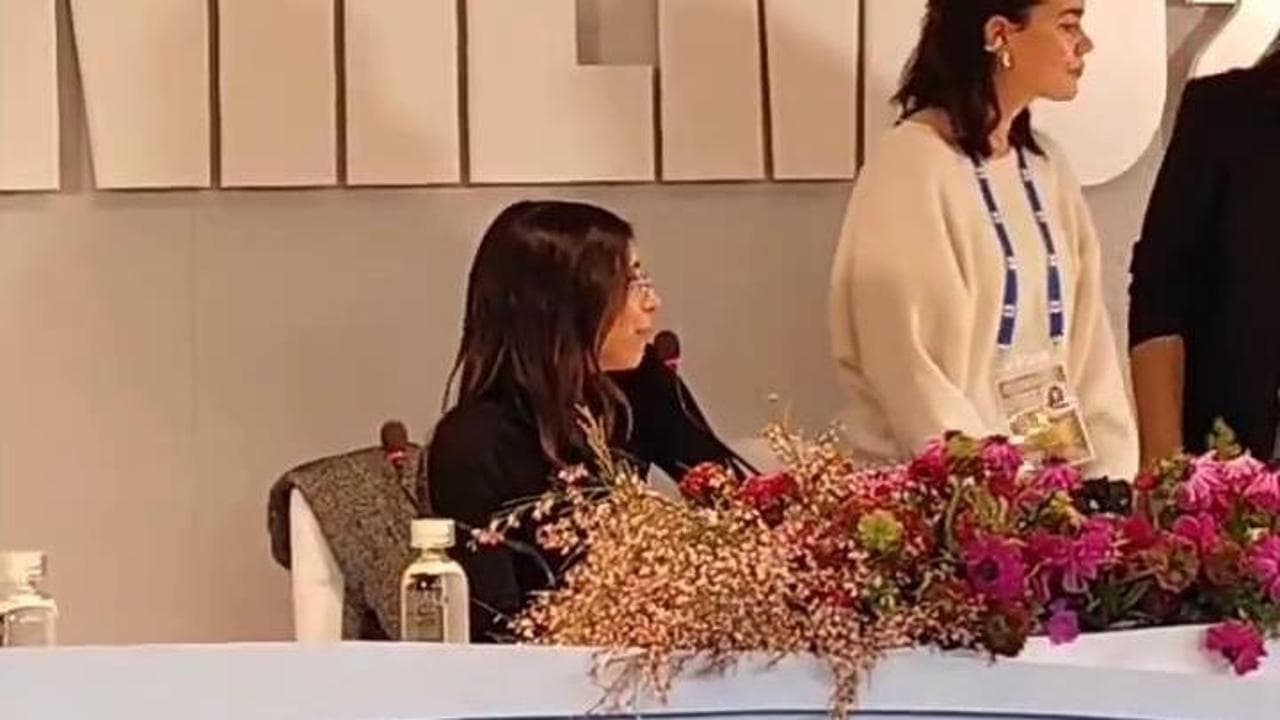 Giorgia: "Mandare un bacio a Meloni? No. Ognuno ha le sue idee, io sono coerente con le mie"