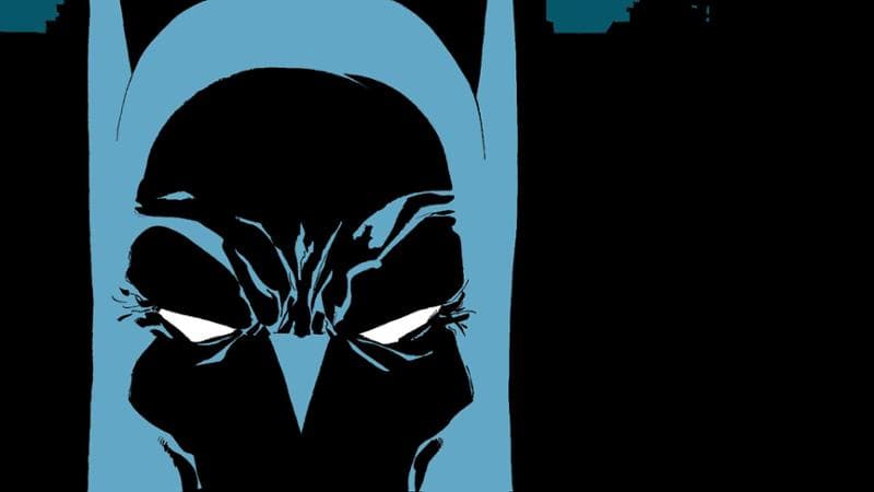 Batman con sullo sfondo Gotham, disegnato da Sale&nbsp;
