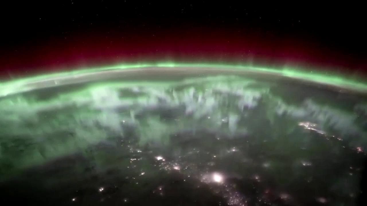 Spazio, i colori abbaglianti dell'aurora ripresi dalla Nasa