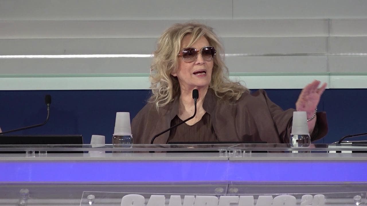 Sanremo, show di Iva Zanicchi: "Che merd...l'autotune. Giravo nuda per far ridere mio marito malato"