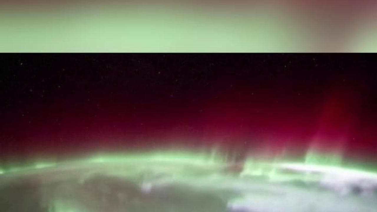Spazio, i colori abbaglianti dell'aurora boreale ripresi dalla Nasa
