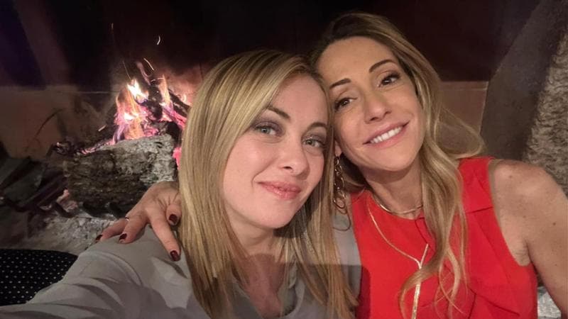 Giorgia Meloni con la sorella Arianna