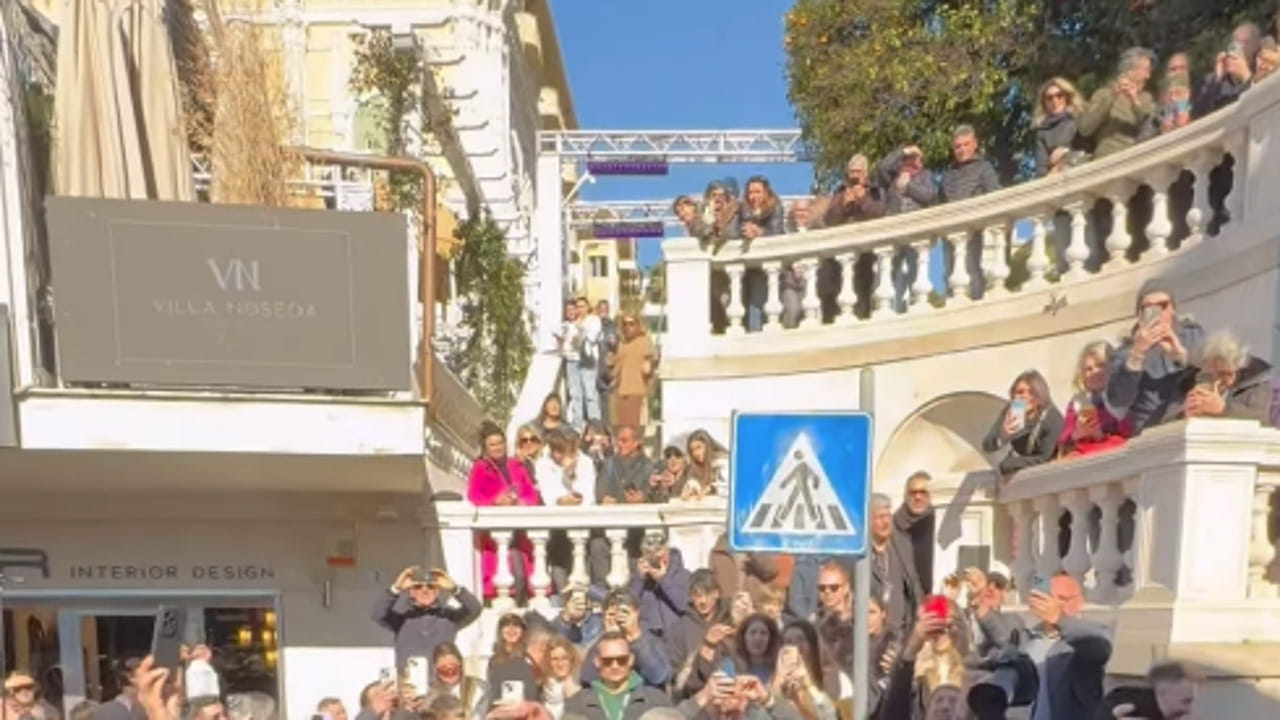 Sanremo, bagno di folla per Achille Lauro il giorno della finale