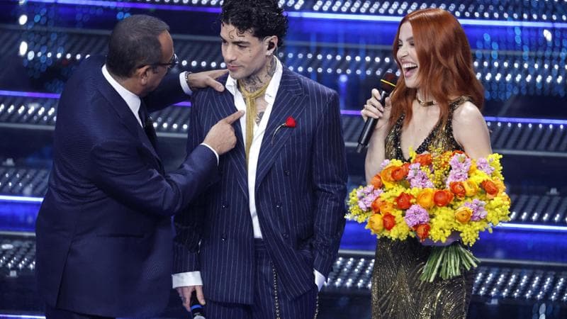 (L-R) Sanremo Festival host and artistic director Carlo Conti, Italian singers Tony Effe and Noemi on stage at the Ariston theatre during the 75th edition of the Sanremo Italian Song Festival, in Sanremo, Italy, 14 February 2025. The music festival will run from 11 to 15 February 2025.  ANSA/FABIO FRUSTACI