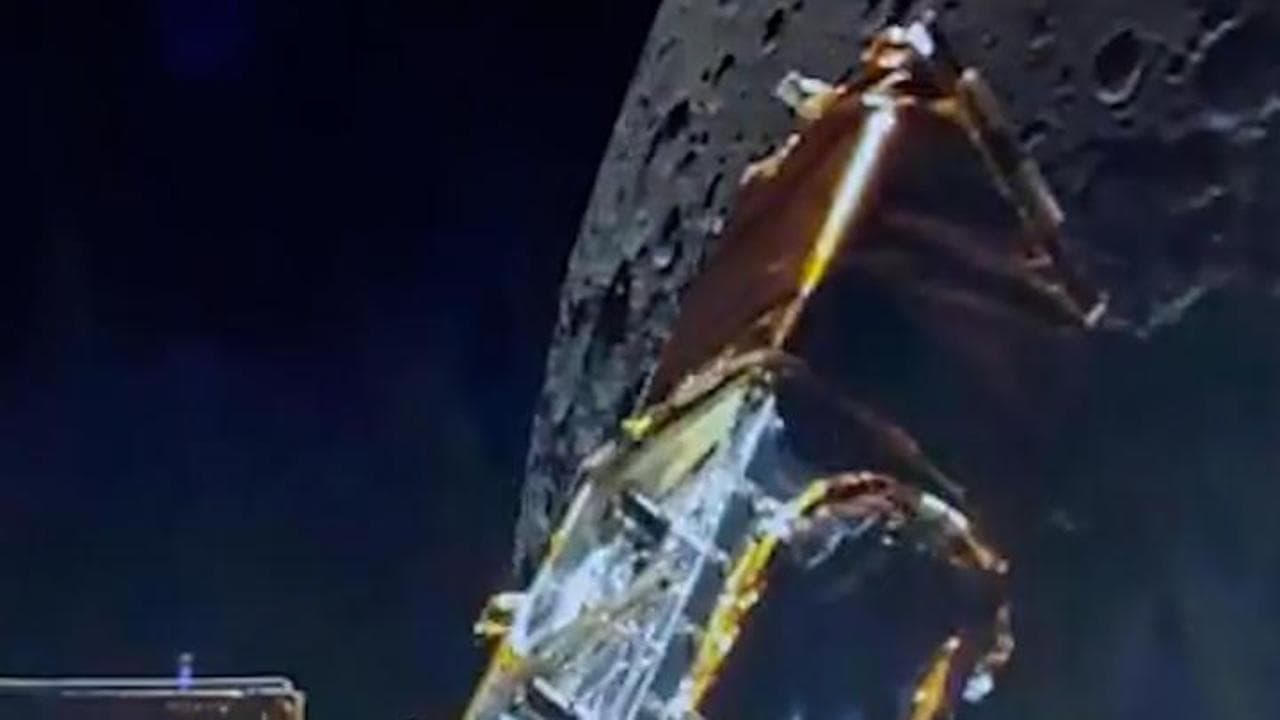 Spazio, il lander privato Blue Ghost è nell'orbita della Luna: il video della Nasa