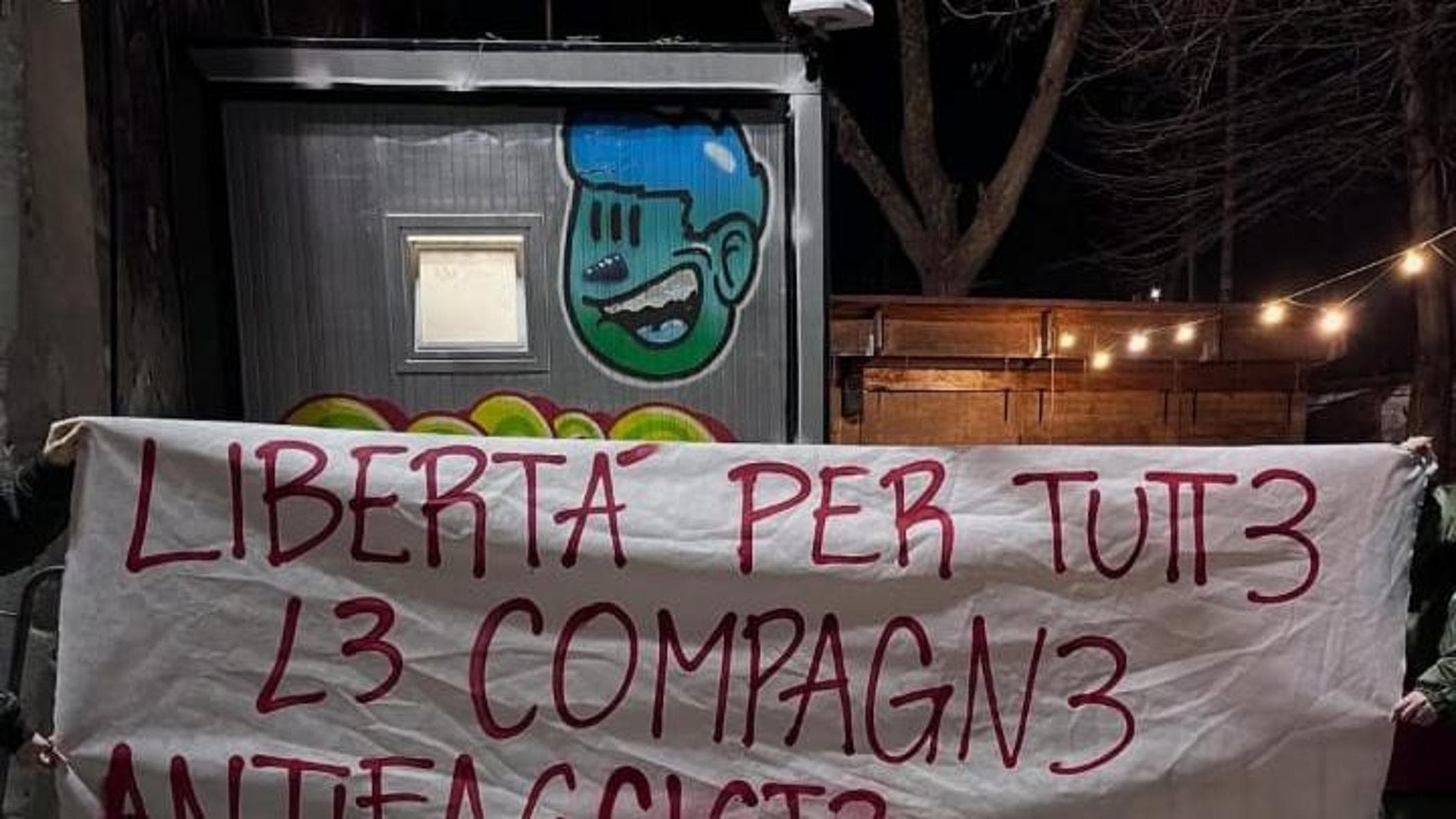 Padua, Casapound'un Gazebo'suna Saldırı: Bir Militan Riskleri Göze Çıkarma