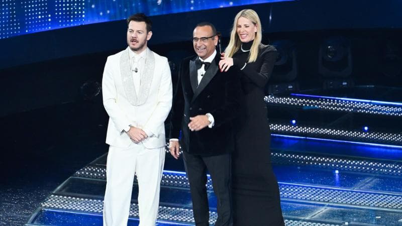 Le pagelle di Sanremo: Ponte, Marcuzzi, Cattelan, Angela. Promossi e bocciati delle serata finale
