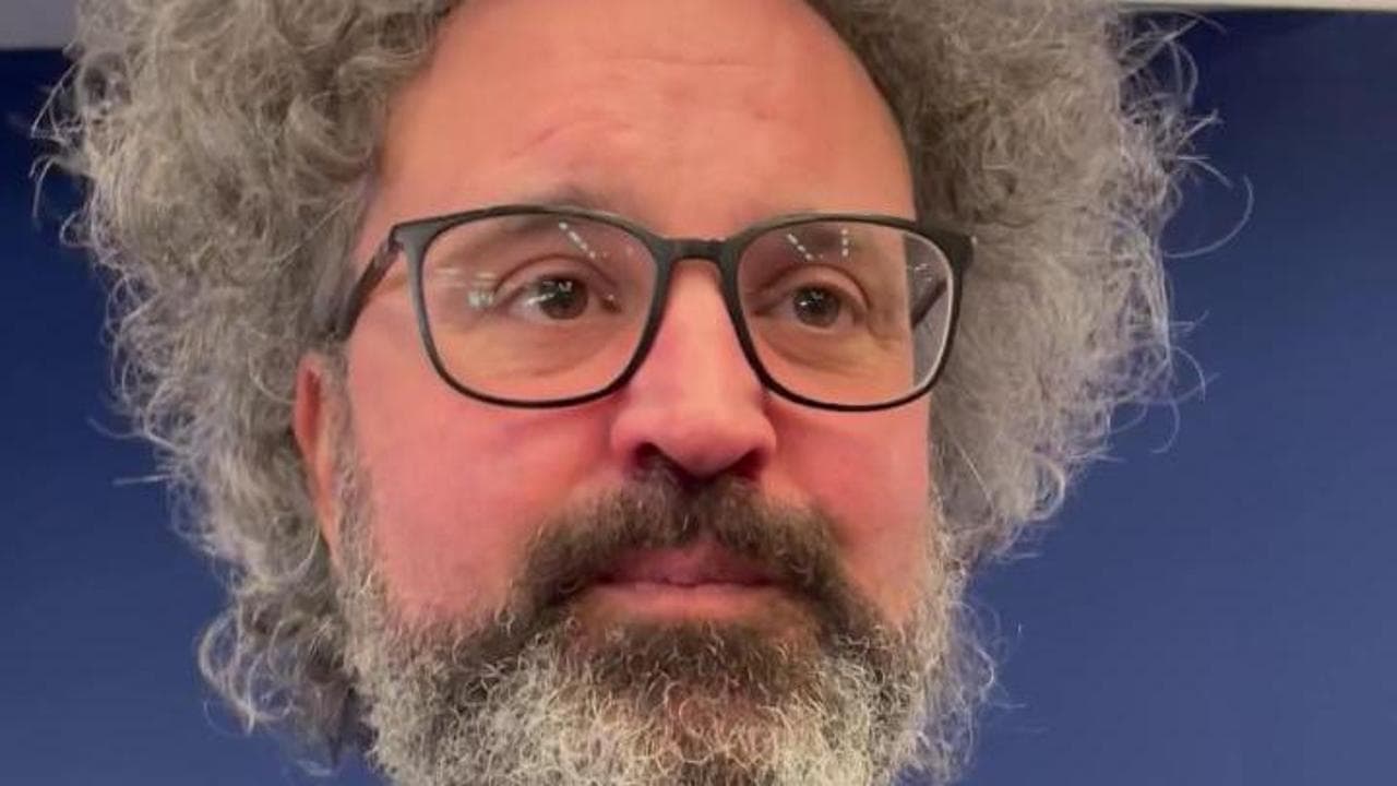 Sanremo 2025, Cristicchi: "Mi fa male chi mi dà del furbo. Brano piace a Meloni? Anche a Schlein"