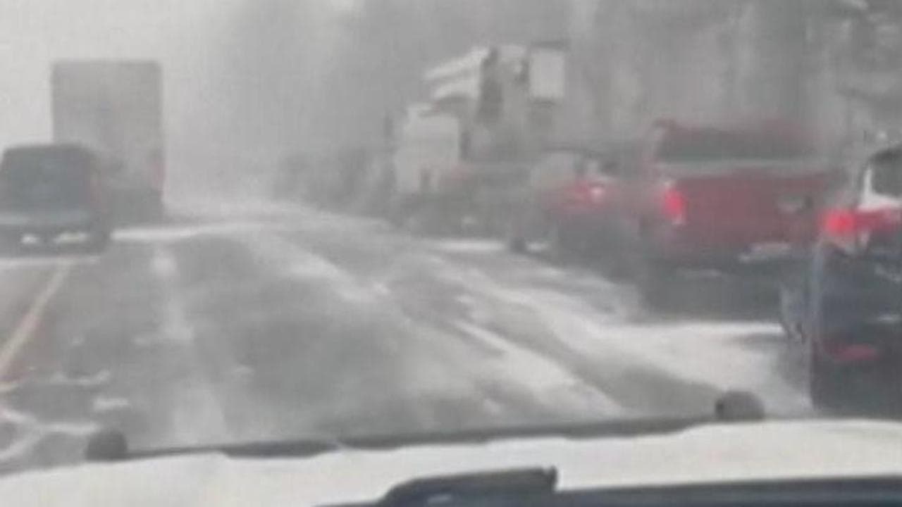 Stati Uniti: neve e ghiaccio sull'autostrada, maxi-tamponamento in Oregon