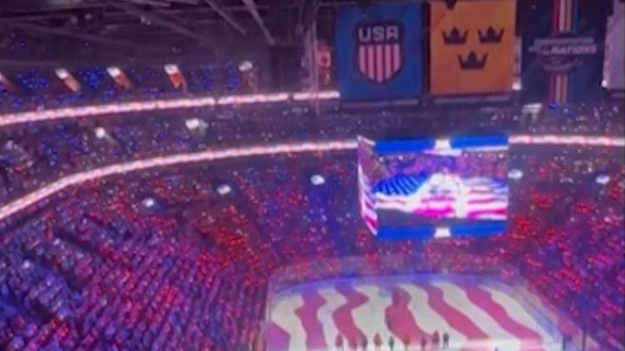 Montreal, hockey: i tifosi canadesi fischiano l'inno americano prima della sfida diretta