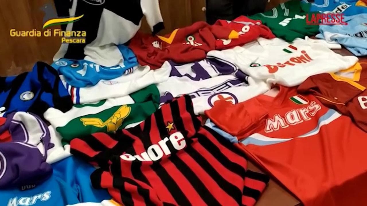 Maglie di club di Serie A anni ’80 contraffatte: maxi sequestro a Pescara