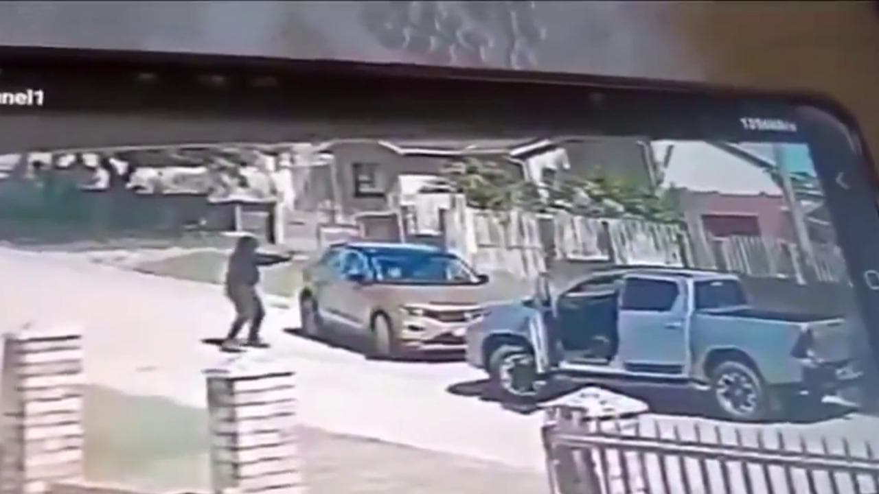 Sudafrica, ucciso il primo imam dichiaratamente gay al mondo: l'agguato ripreso da una telecamera