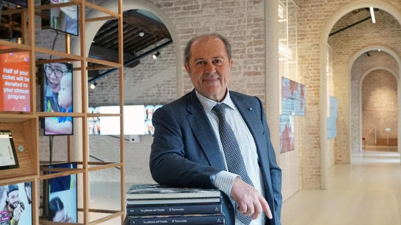 Il CEO di Generali Philippe Donnet posa in una delle sale espositive delle Procuratie Vecchie di piazza San Marco, riaperte al pubblico dopo 500 anni, Venezia, 8 aprile 2022. ANSA/ANDREA MEROLA