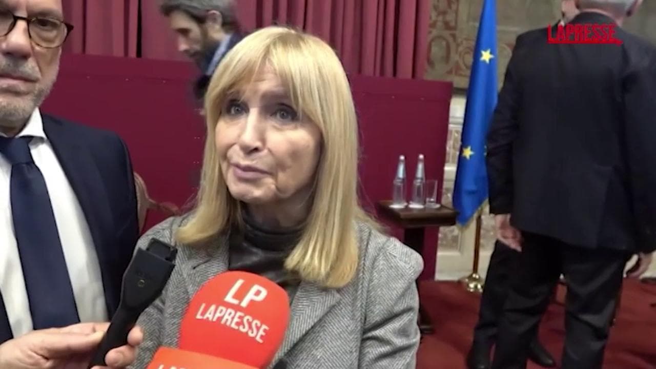 Il ricordo di Fabrizio De André alla Camera. Dori Ghezzi: “Scelto da Olly e Bresh perché attuale”
