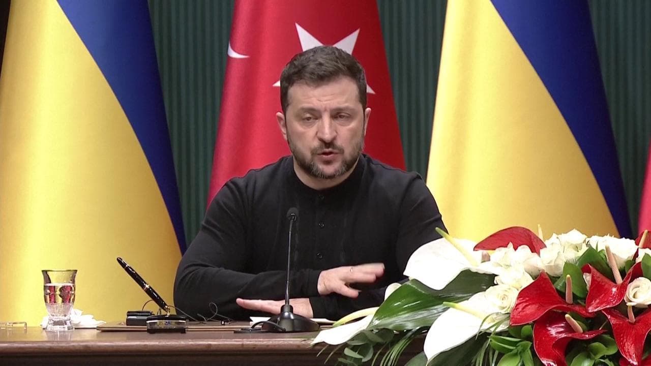 Ucraina, Zelensky rinvia il viaggio a Riad: "Senza di noi non si prende nessuna decisione"