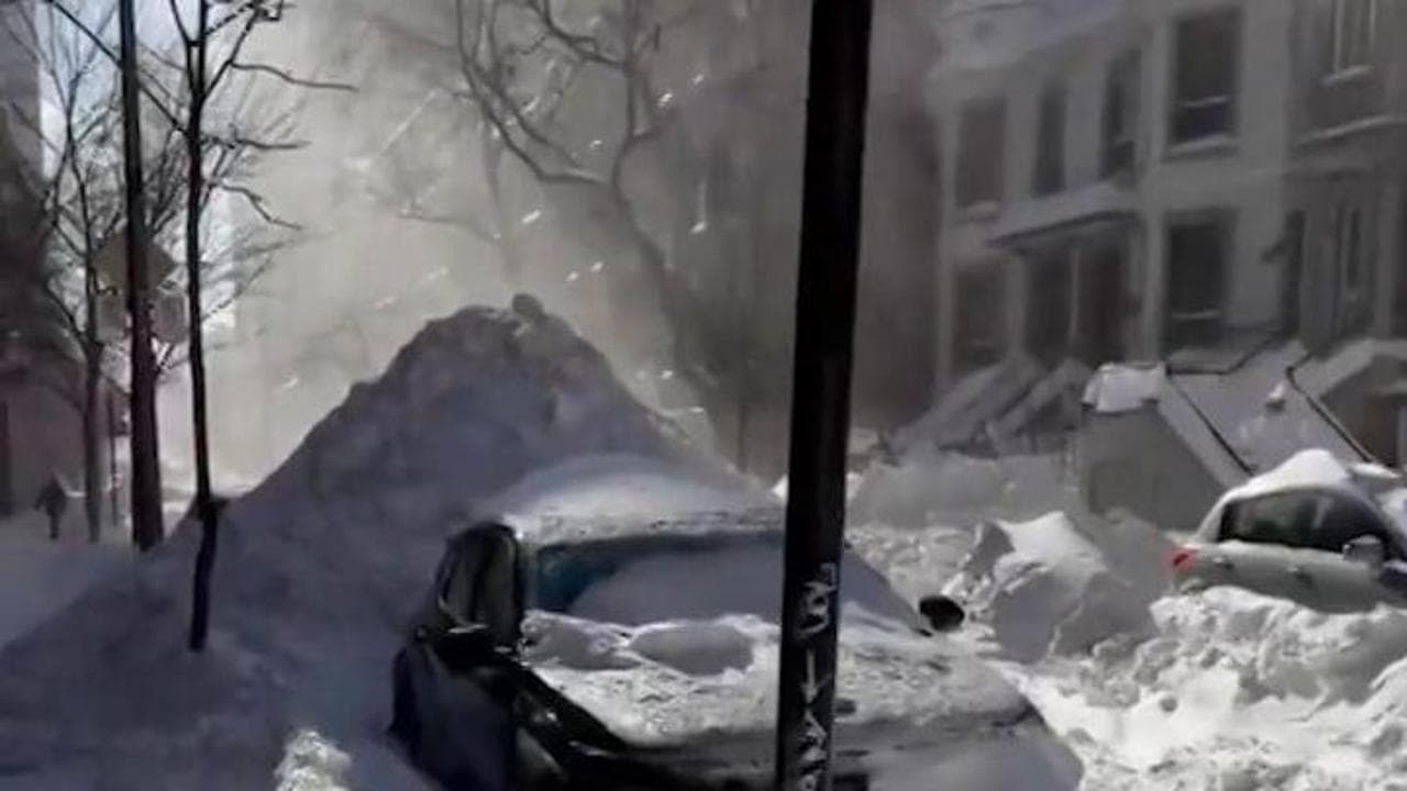 Canada, nevicata record a Montreal: le strade sepolte da oltre 70 cm di neve