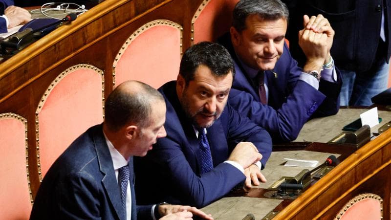 La maggioranza vota deroga su export in Russia. Il Pd: si portano avanti col lavoro sporco