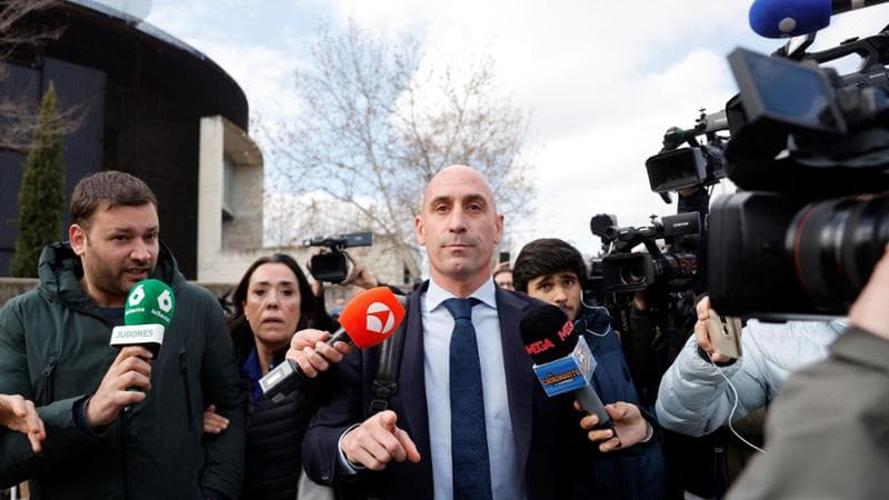 Spagna, “bacio senza consenso è aggressione”. Rubiales condannato a multa. “Ricorrerò”