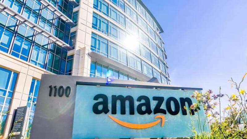 Amazon, multa dimezzata per gli acquisti periodici. I consumatori: “Cattivo segnale per Big Tech”