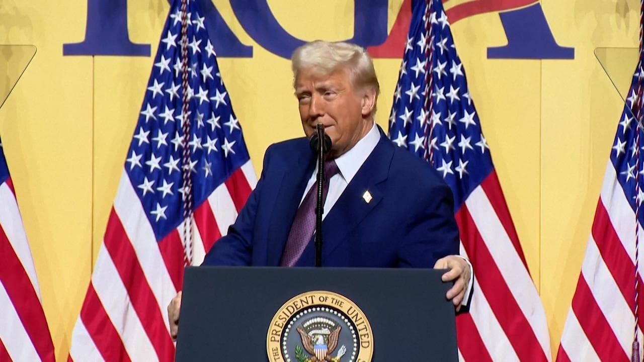 Trump torna a minacciare i Brics: "Dazi del 150% se abbandonano il dollaro. Vale anche per la Cina"