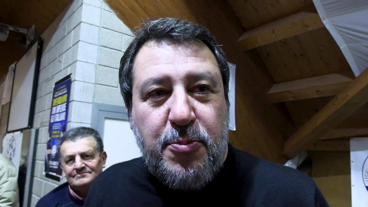 Ucraina, Salvini: "Zelensky si sieda al tavolo con Putin senza fare il permaloso"