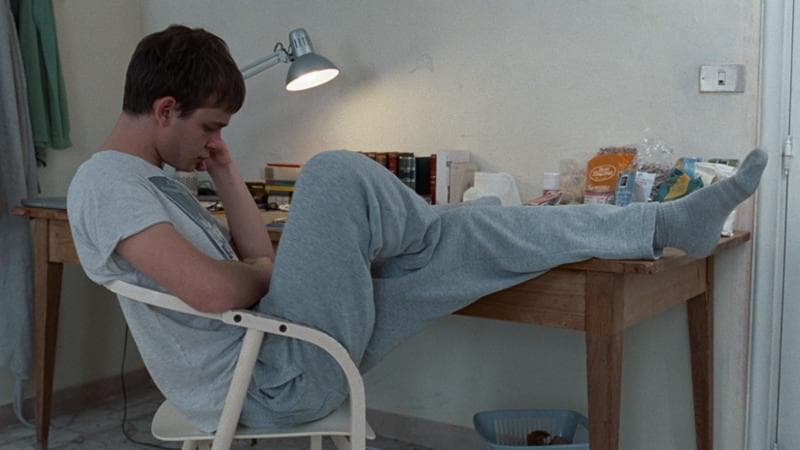 I tormenti dello studente fuori sede in “Diciannove”, il film debutto di Giovanni Tortorici
