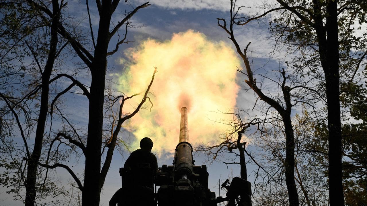 TOPSHOT - Ukrainian servicemen of the 43 Artillery Brigade fire a 2S7 Pion self-propelled cannon towards Russian positions at a front line in the Donetsk region on September 27, 2024, amid the Russian invasion of Ukraine. (Photo by Genya SAVILOV / AFP) (Photo by GENYA SAVILOV/AFP via Getty Images)