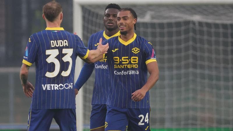 Bernede esulta dopo il gol