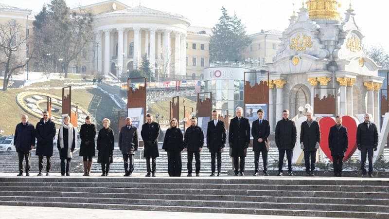 La Ue a Kiev per l’anniversario della guerra, von der Leyen: “L’Ucraina è l’Europa”