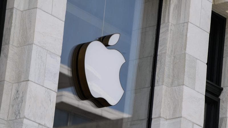 Apple annuncia 500 miliardi di investimenti e 20 mila posti negli Usa. Trump: “Si fidano di noi”