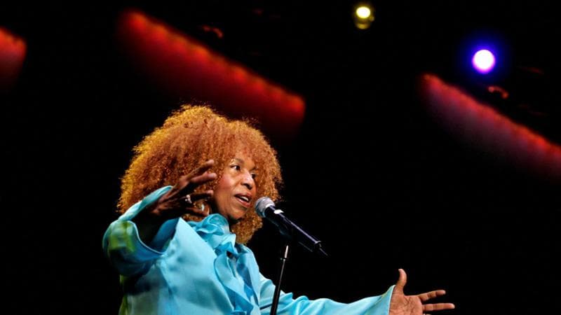 Roberta Flack, è morta la star dell’R&B anni 70 famosa per “Killing Me Softly”