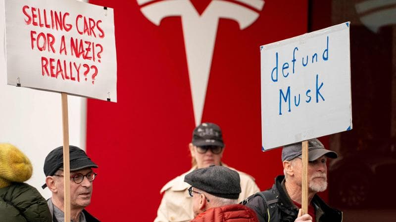 Le proteste contro Musk negli Usa
