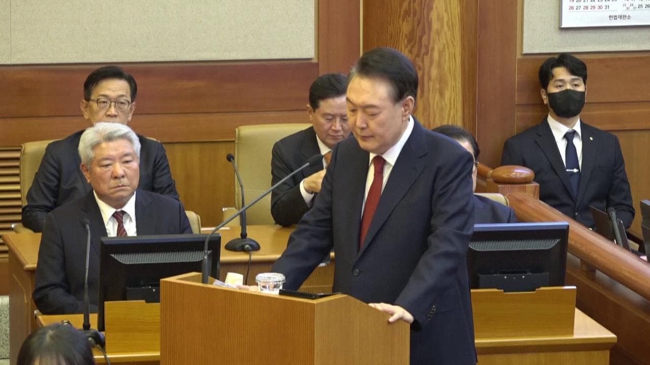 Corea, il presidente sospeso: "La legge marziale per informare la gente della crisi che viviamo"