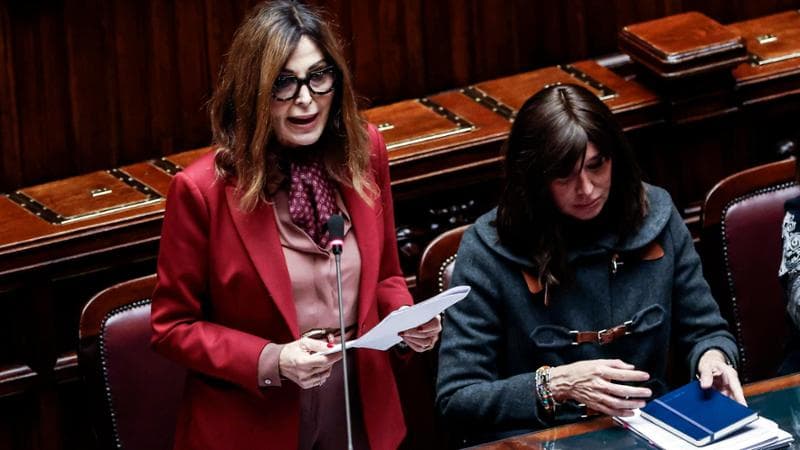Mozione contro Santanchè, Schlein: “Difende le borsette, chi difende gli italiani dalle bollette?”