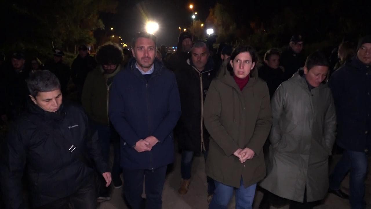 Anniversario naufragio Cutro, Schlein alla veglia in ricordo delle vittime: "domande senza risposta"